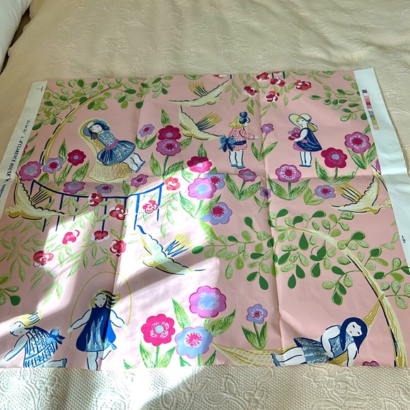 Clarence House unused fabric and matching wallpaper, pale pink, “Dix Sur Dix” - Picture 8 of 8